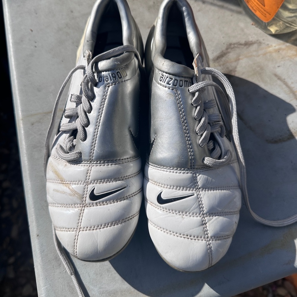Kids total 90 soccer cleats nike 3.5y